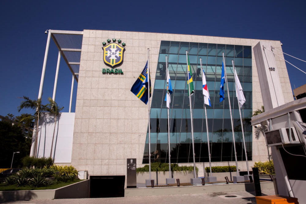 Aos clubes de